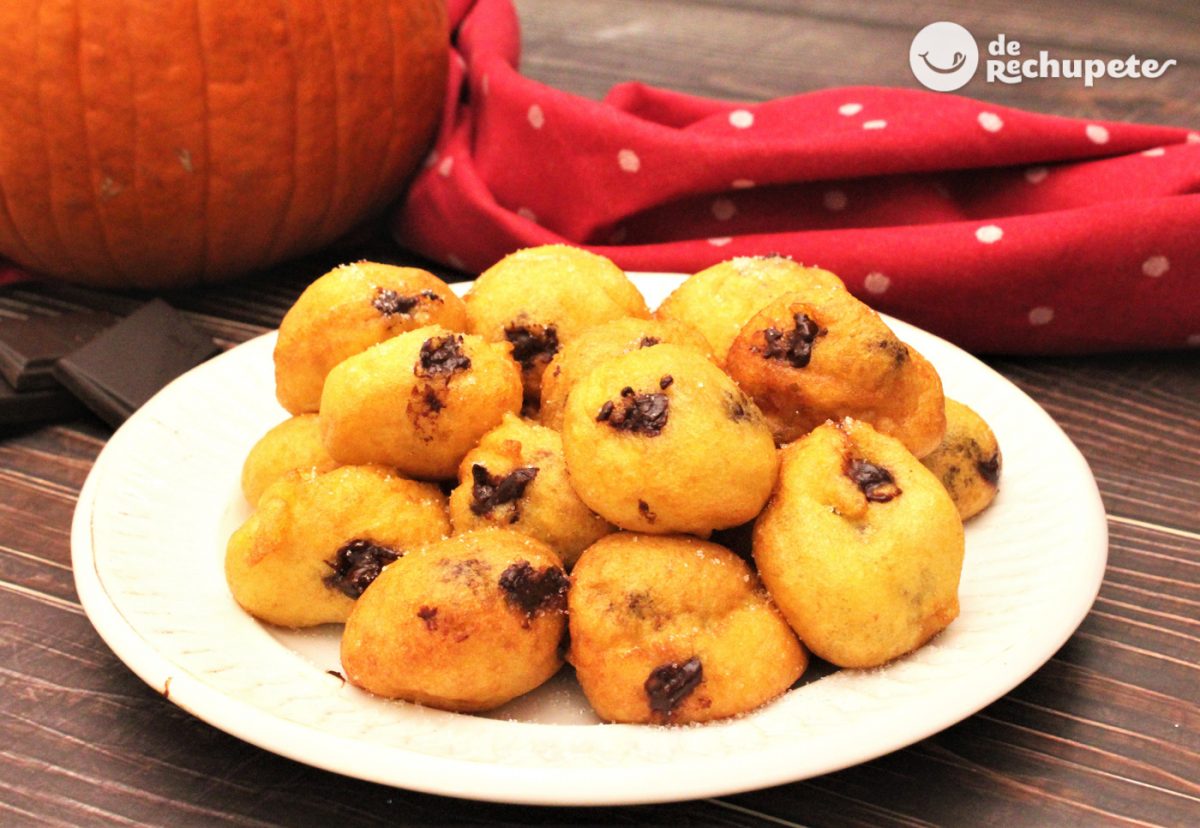 Buñuelos de calabaza rellenos de chocolate. Receta de Todos los Santos