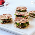 Crujientes de parmesano y jamón con tapenade
