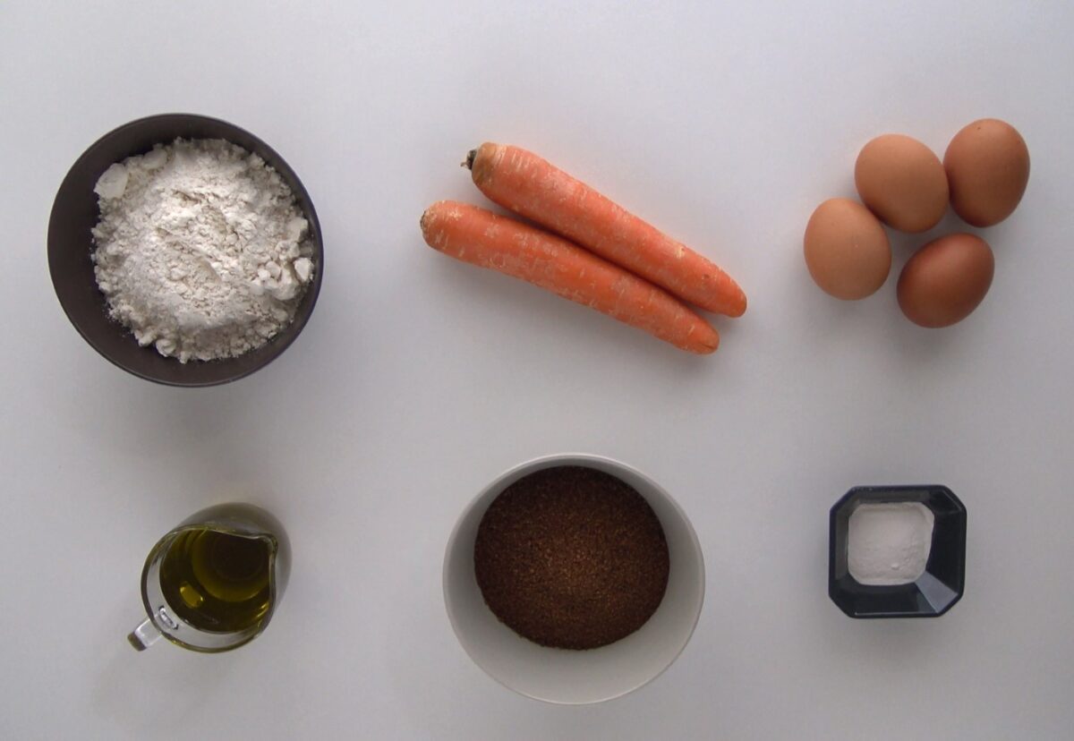Bizcocho de zanahoria. Receta fácil para desayunos y meriendas