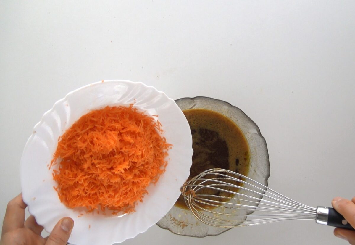 Bizcocho de zanahoria. Receta fácil para desayunos y meriendas