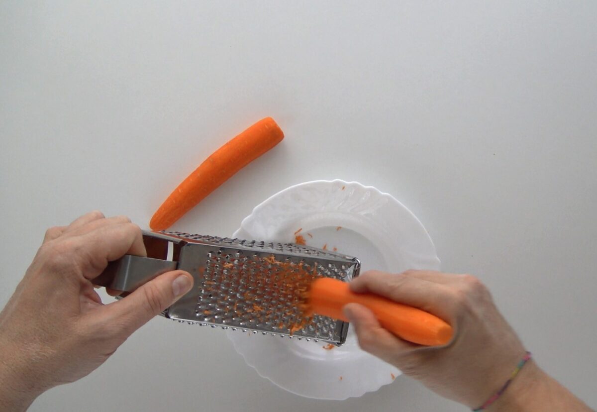 Bizcocho de zanahoria. Receta fácil para desayunos y meriendas