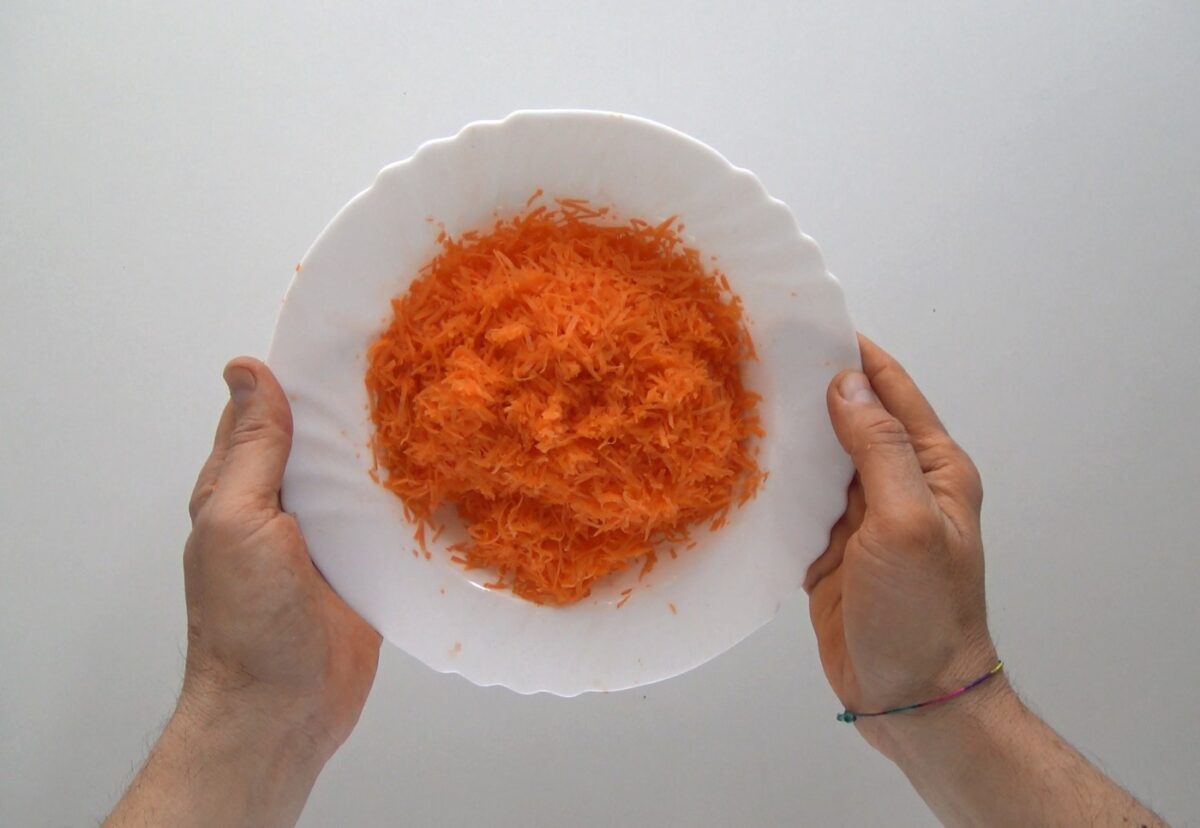 Bizcocho de zanahoria. Receta fácil para desayunos y meriendas