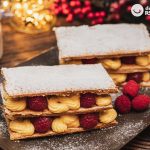 Milhojas rellenas de crema diplomática y frambuesas