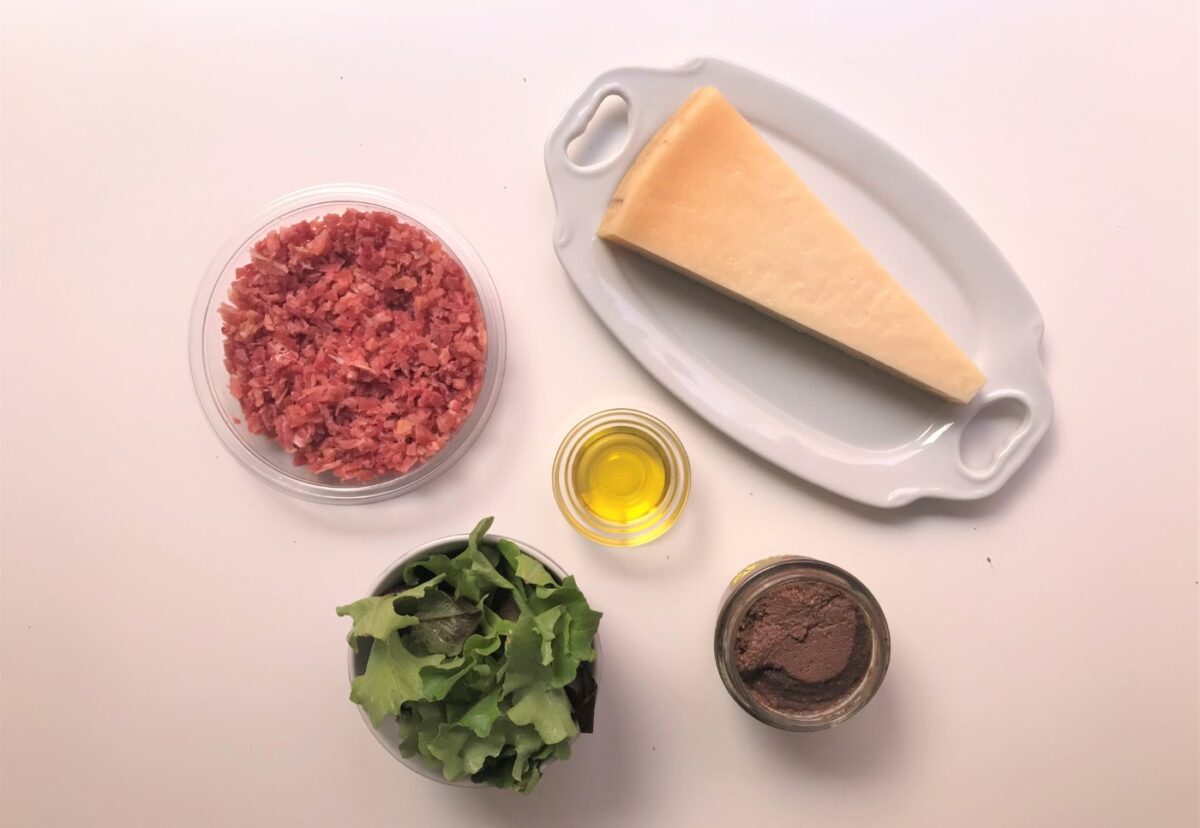 Crujientes de parmesano y jamón con tapenade