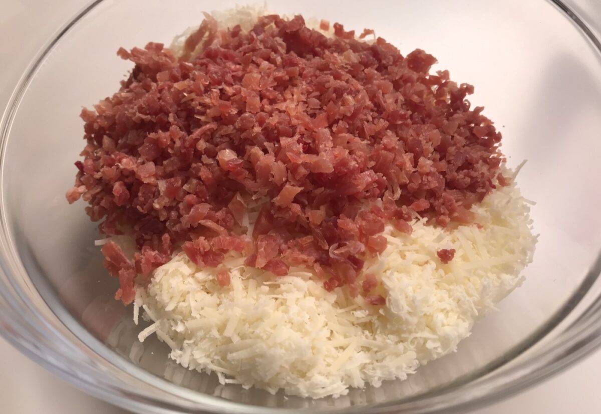 Crujientes de parmesano y jamón con tapenade