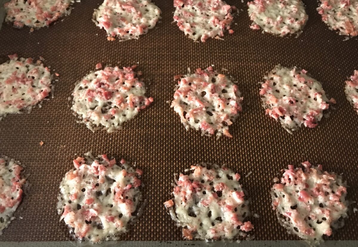 Crujientes de parmesano y jamón con tapenade