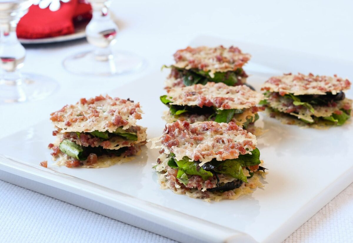 Crujientes de parmesano y jamón con tapenade