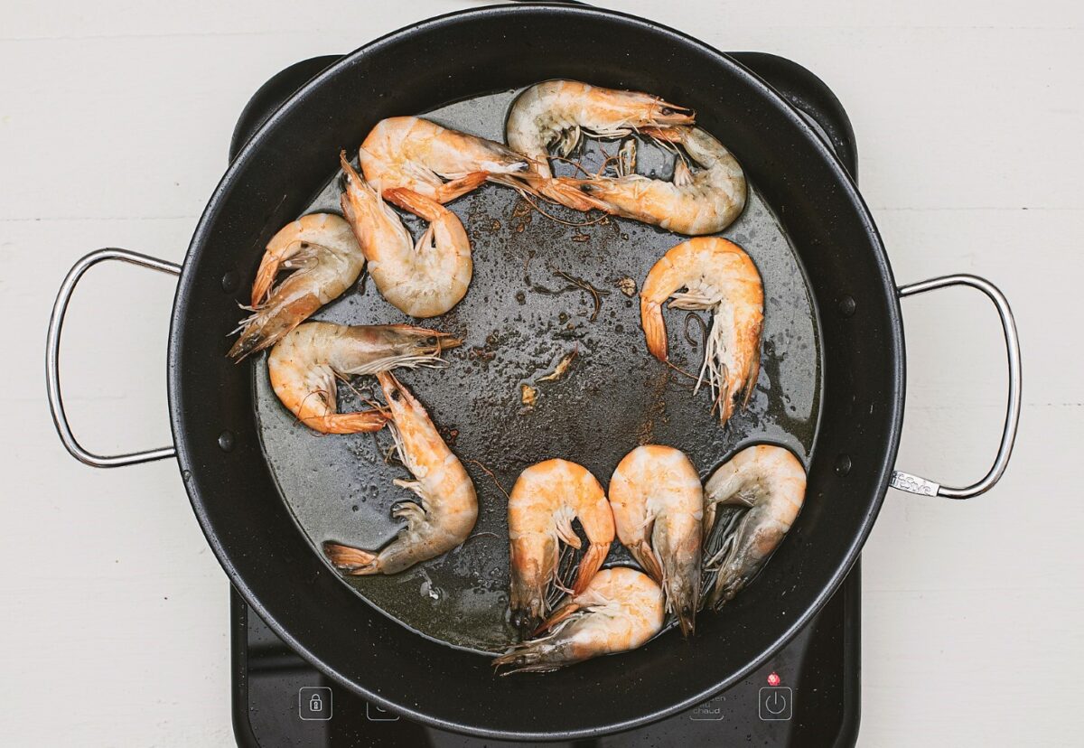 Guiso de pollo con sepia y langostinos
