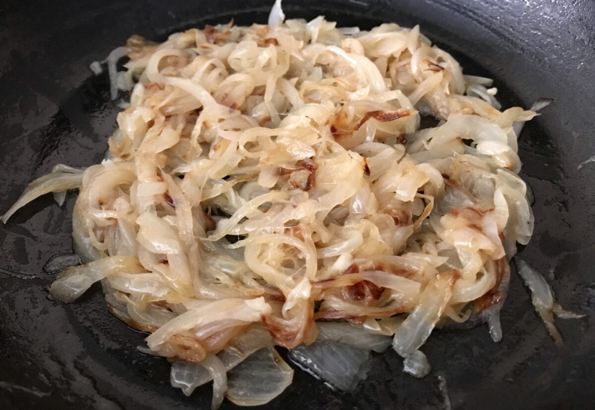 Pavo con costra de hojaldre relleno de orejones y piñones