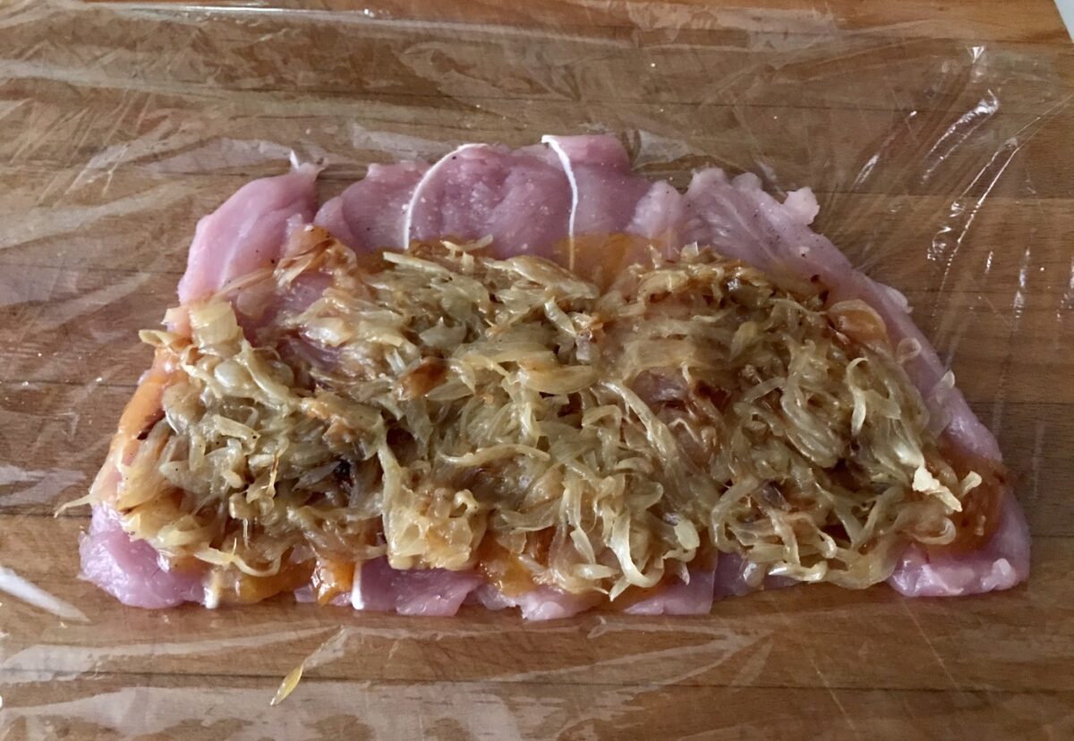 Pavo con costra de hojaldre relleno de orejones y piñones