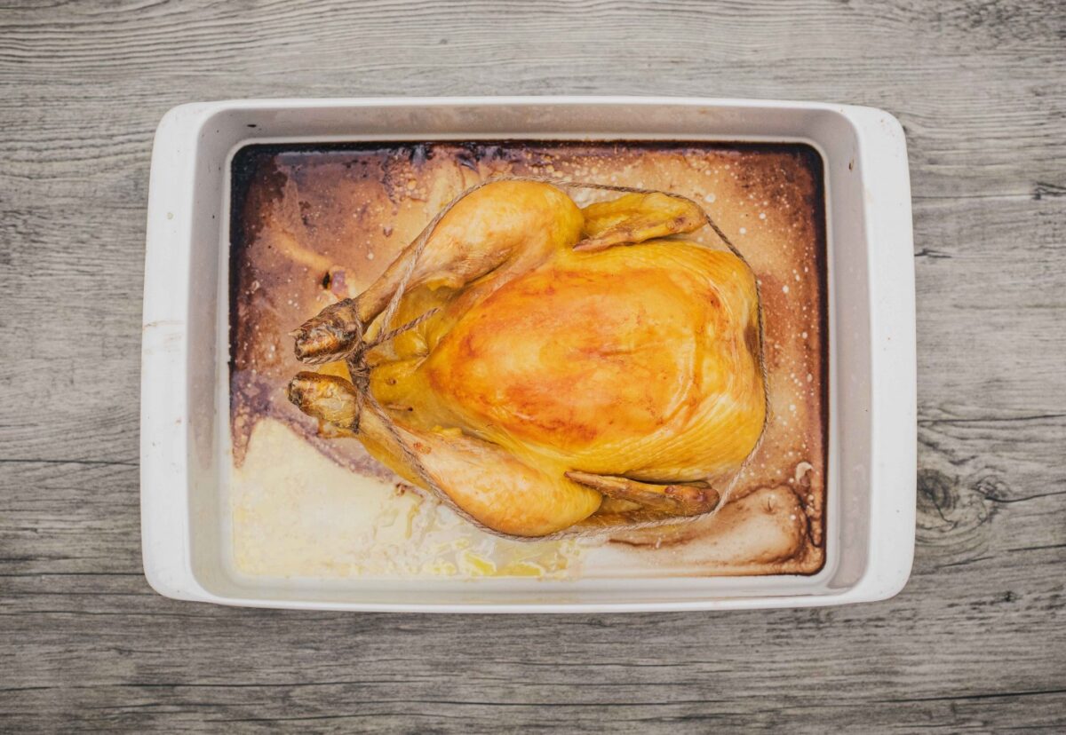 Pollo relleno de butifarra y manzana