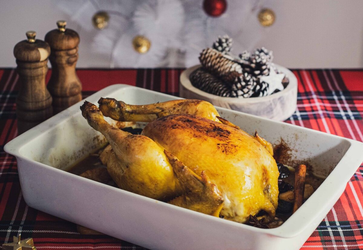 Pollo relleno de butifarra y manzana