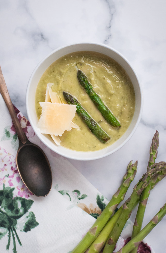 Crema suave de espárragos verdes, una receta rica en antioxidantes