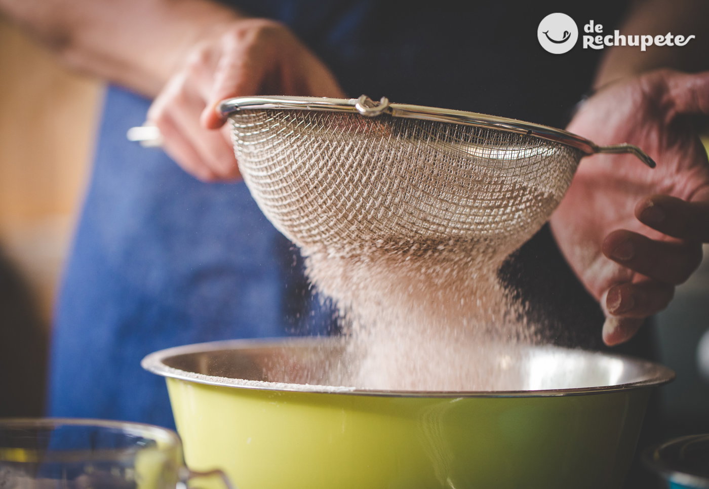 Tamizar. La técnica de cocina que siempre usarás en tus postres
