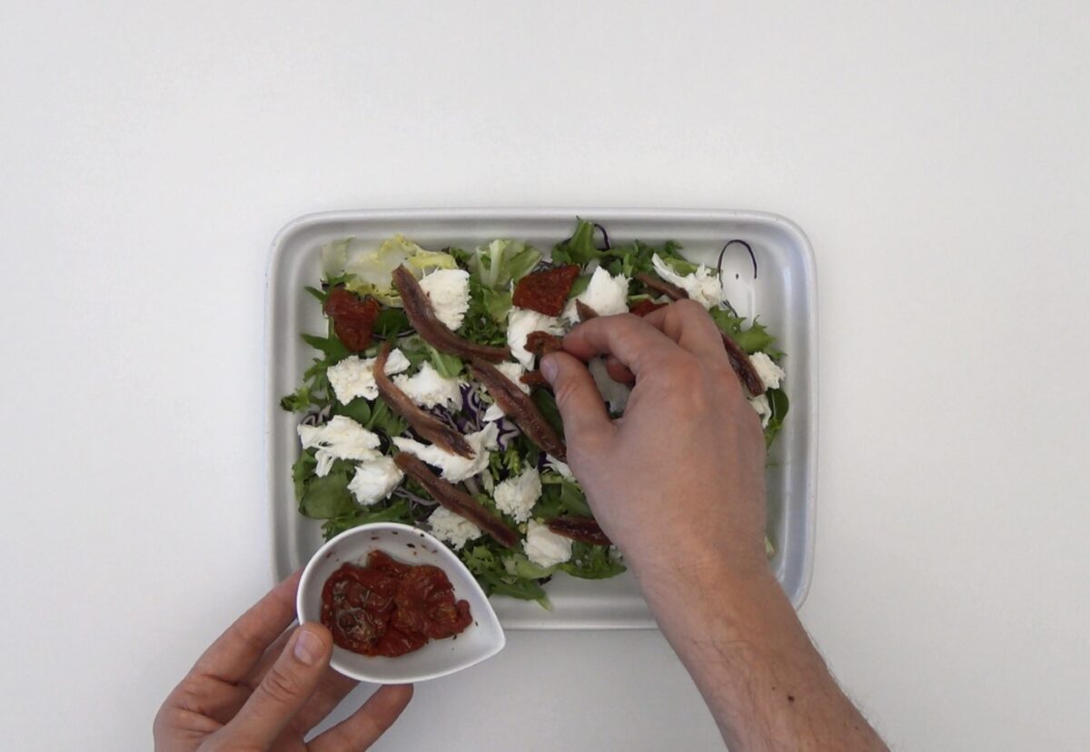 Ensalada mediterránea. Receta ligera, fácil y sabrosa