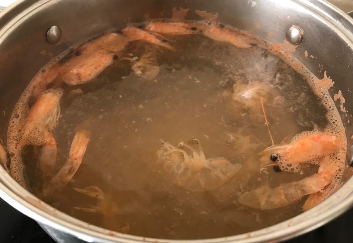 Espaguetis con marisco. Receta de pasta fácil y deliciosa