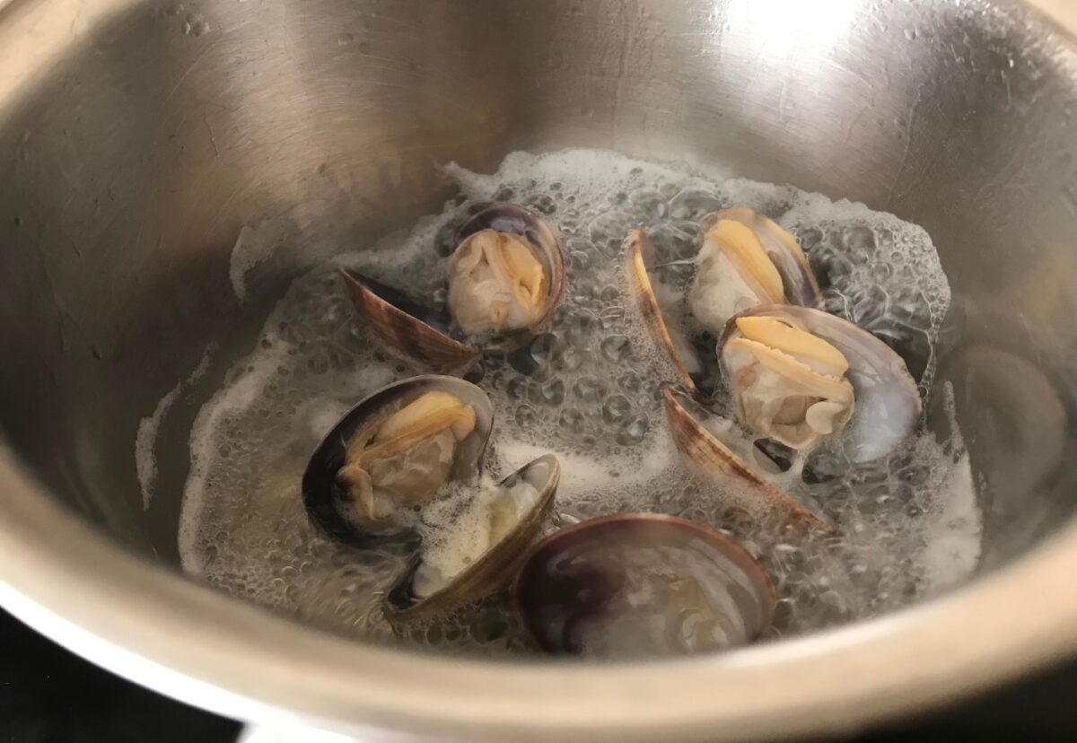 Espaguetis con marisco. Receta de pasta fácil y deliciosa