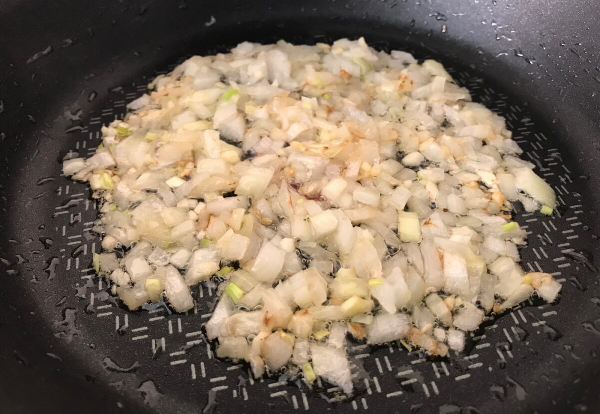 Espaguetis con marisco. Receta de pasta fácil y deliciosa