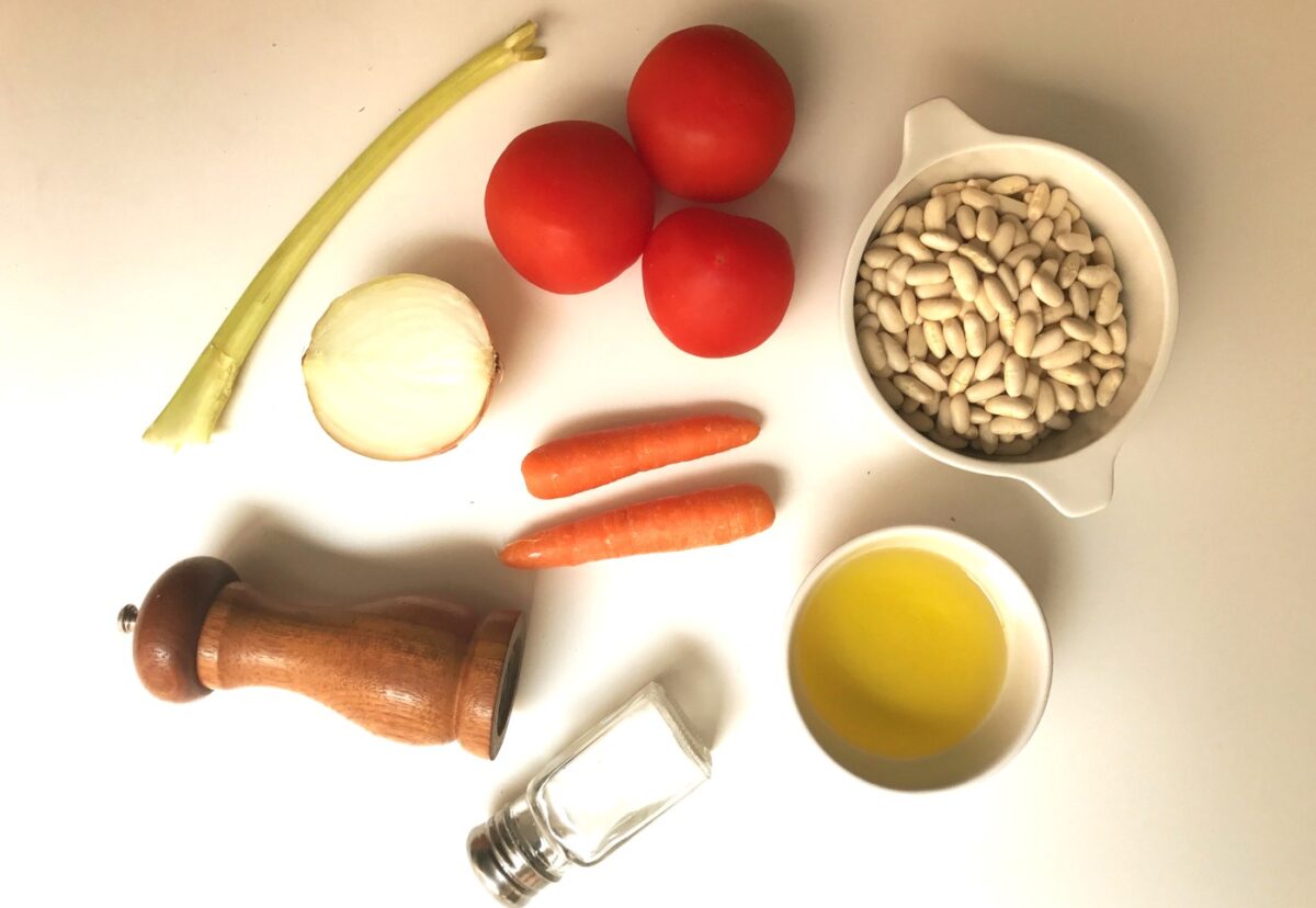 Fassoulada o sopa de alubias griega