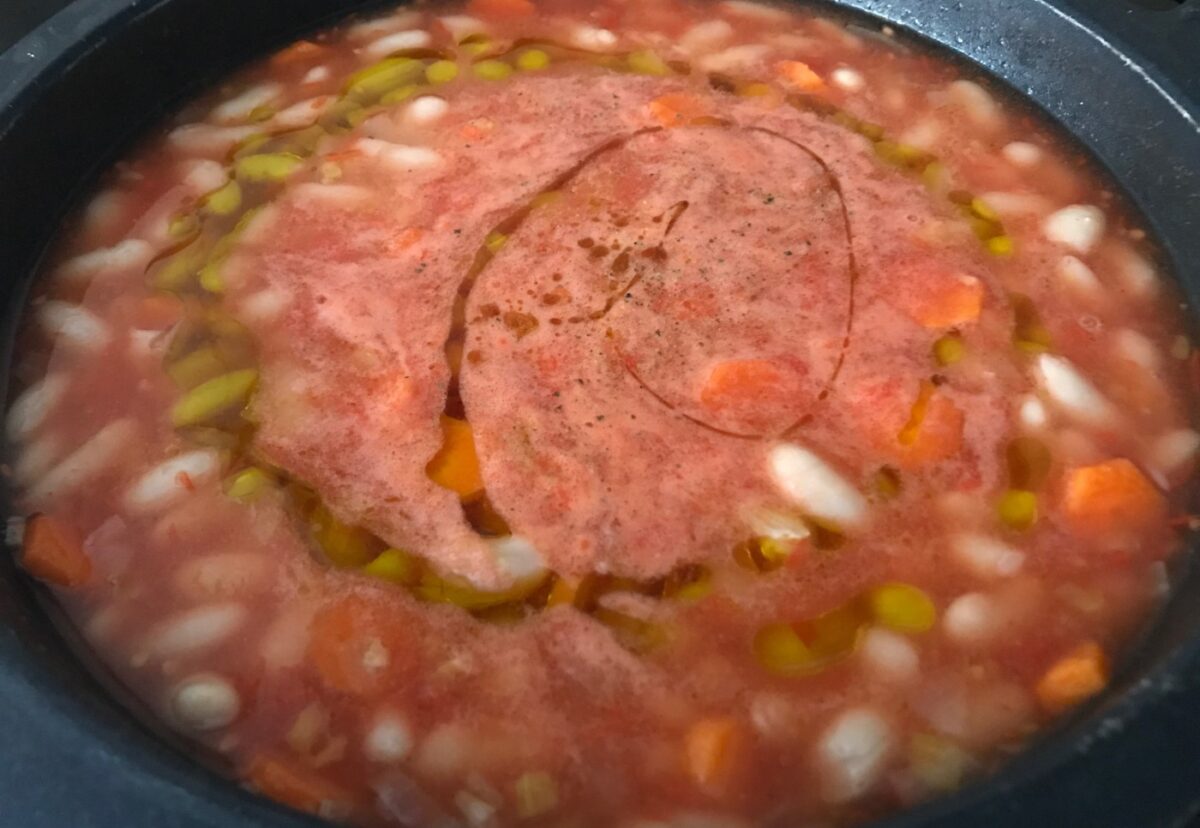 Fassoulada o sopa de alubias griega