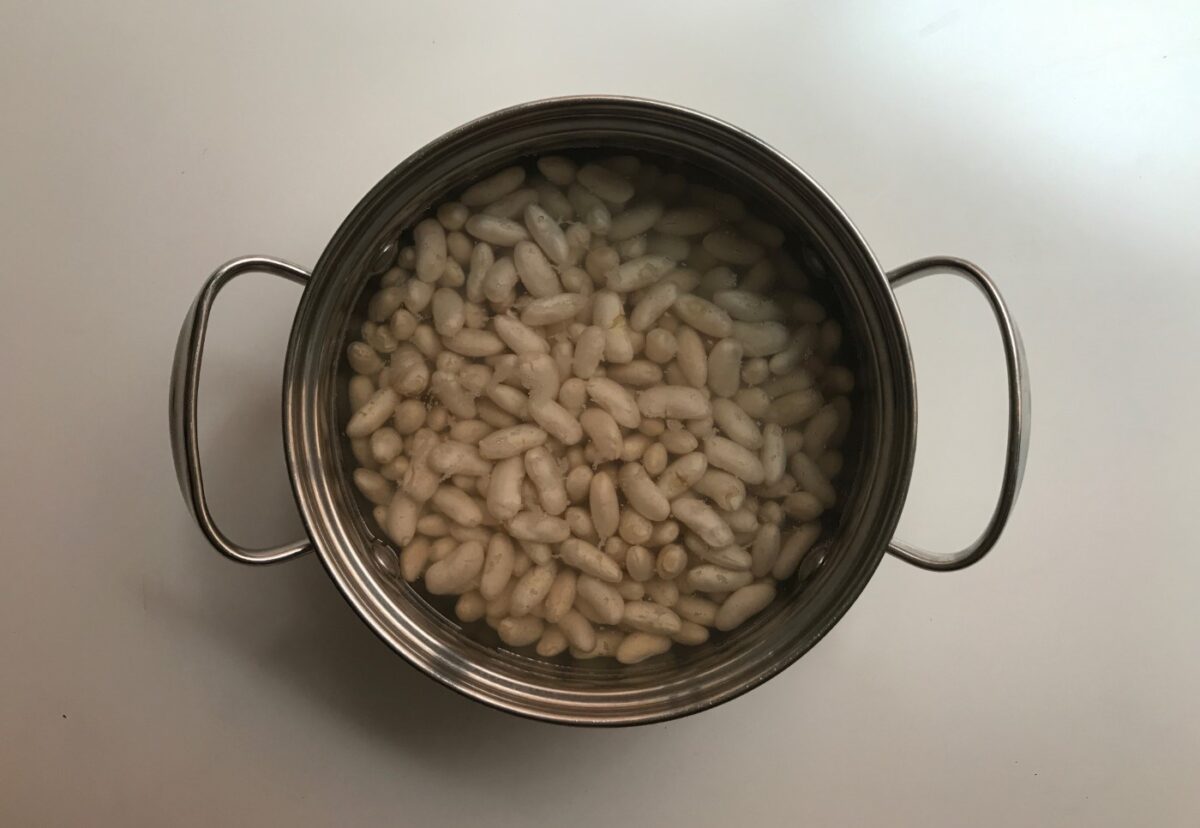 Fassoulada o sopa de alubias griega
