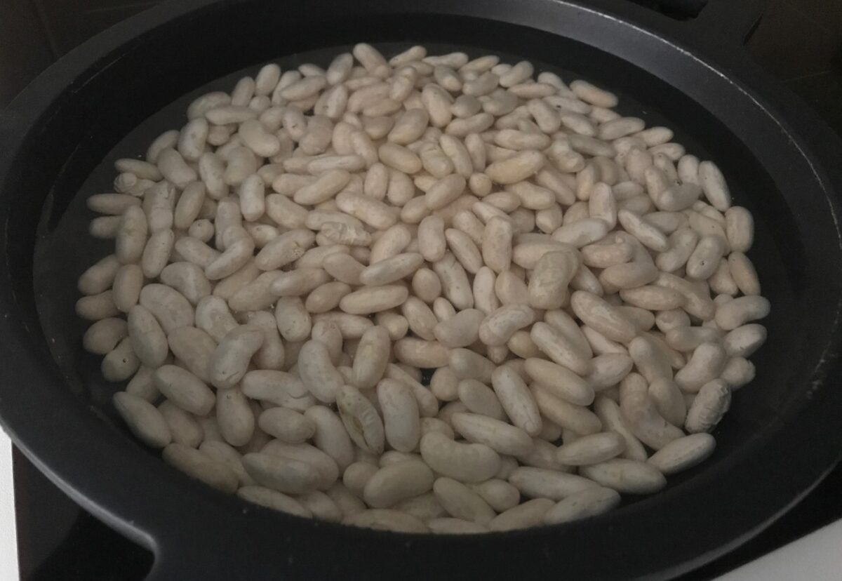 Fassoulada o sopa de alubias griega