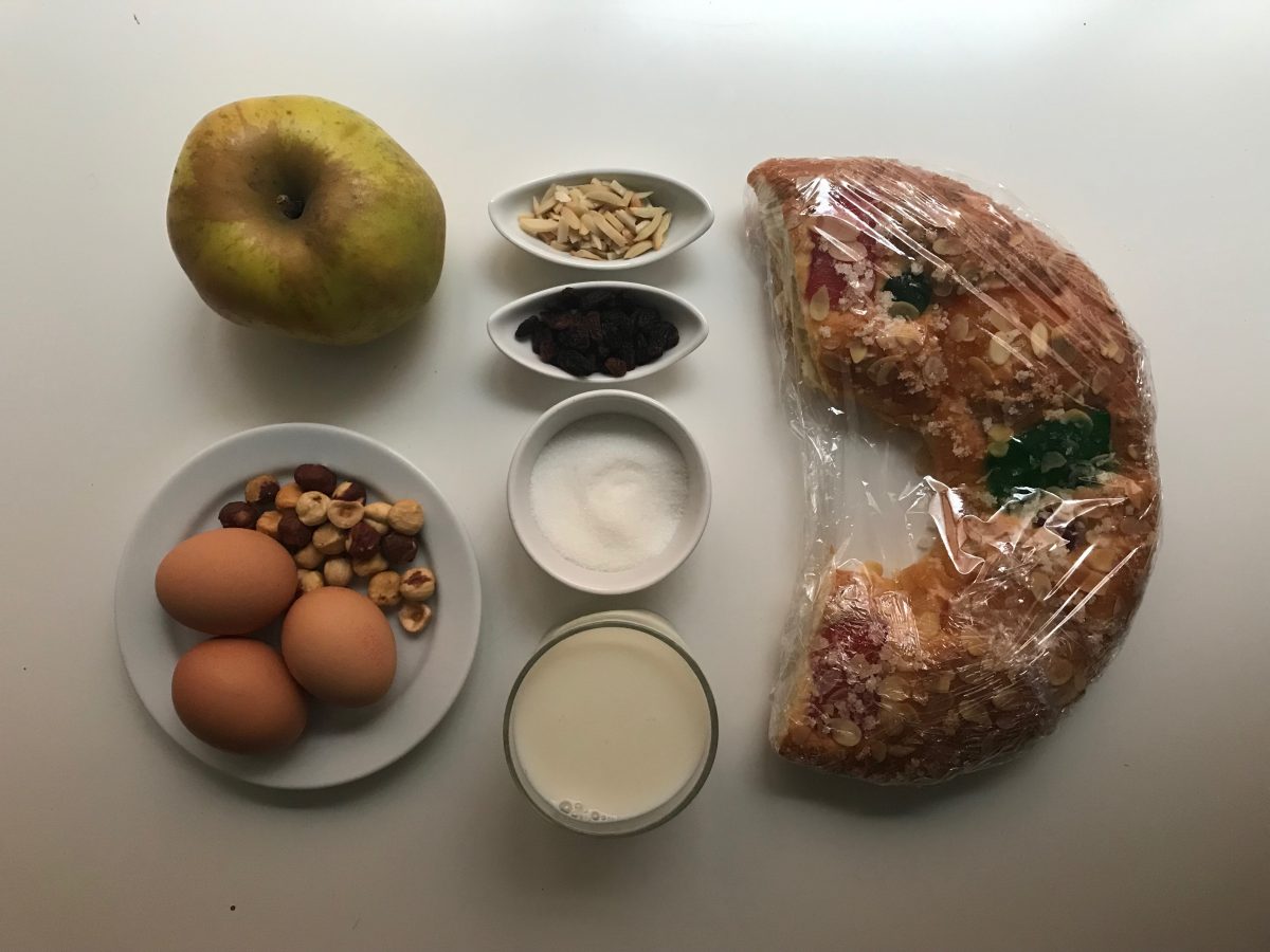 pudin de roscón de reyes y manzana paso 1