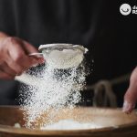 Tamizar. La técnica de cocina que siempre usarás en tus postres
