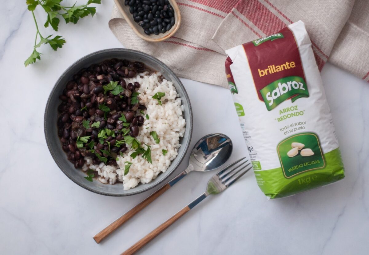 Arroz con frijoles a la cubana
