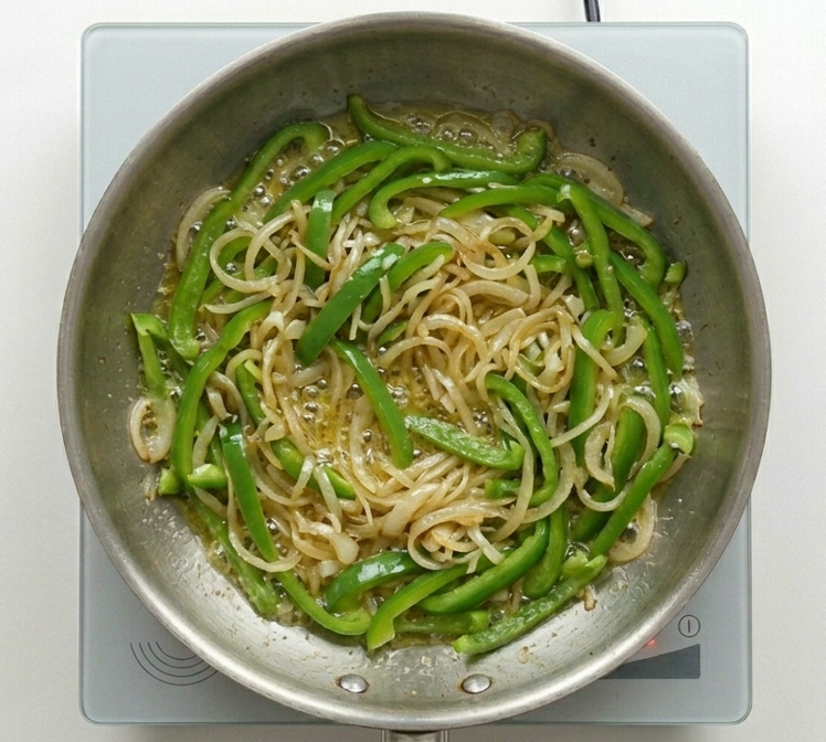Bacalao encebollado y con pimientos al estilo canario