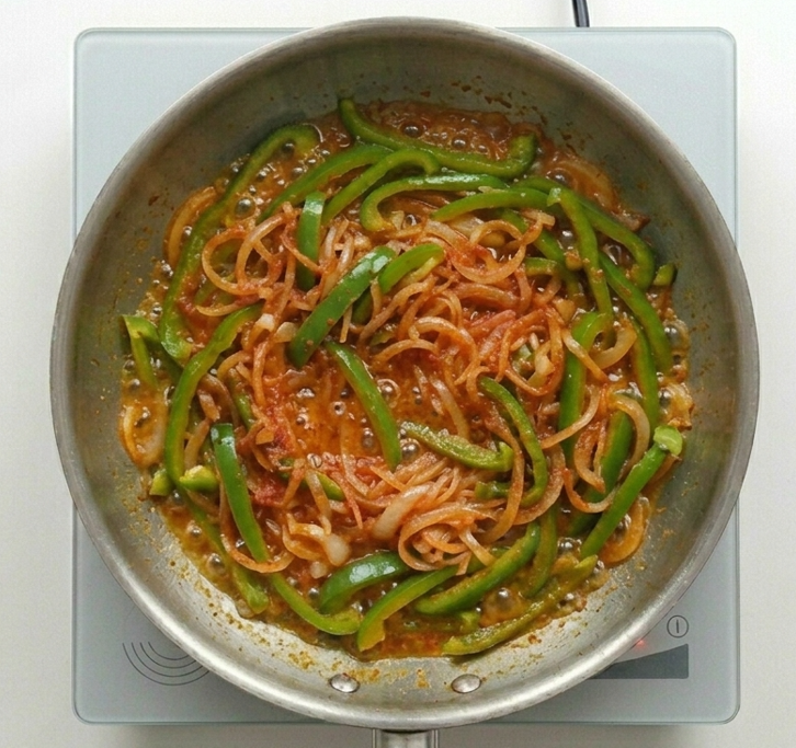 Bacalao encebollado y con pimientos al estilo canario