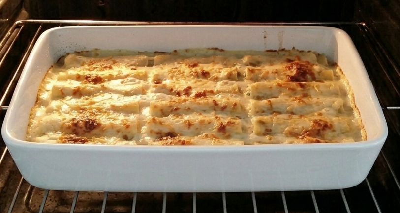 Canelones rellenos de bacalao, espinacas y piñones. Receta de Semana Santa