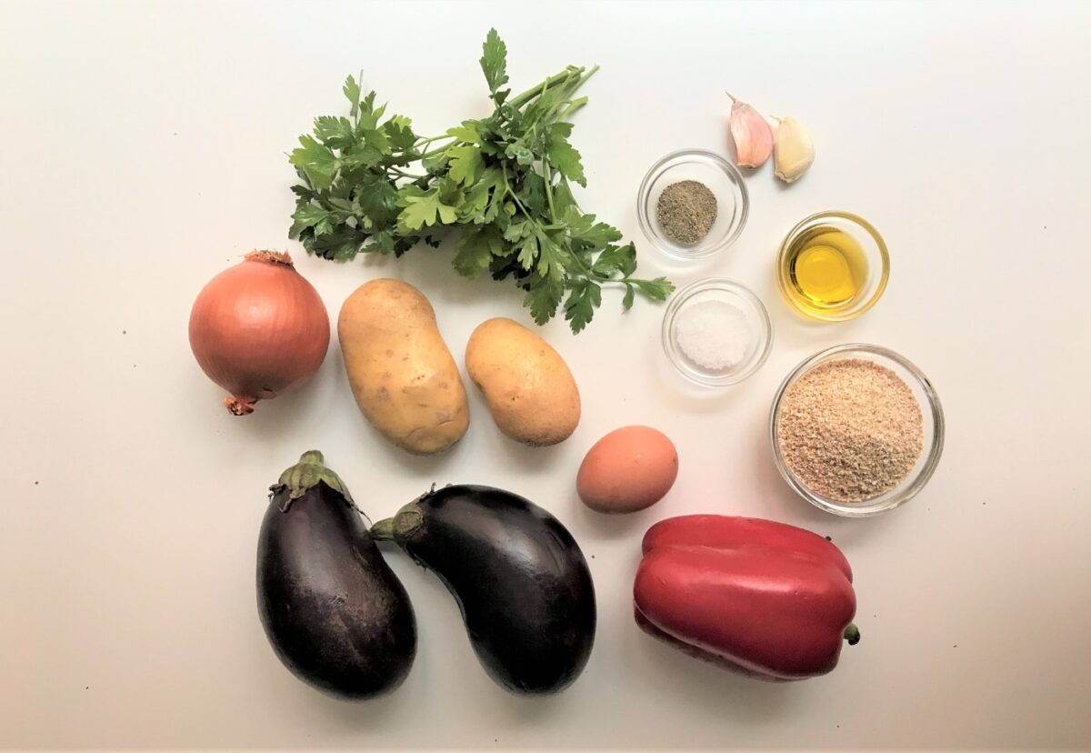 Hamburguesas vegetarianas con patatas, berenjena y pimiento