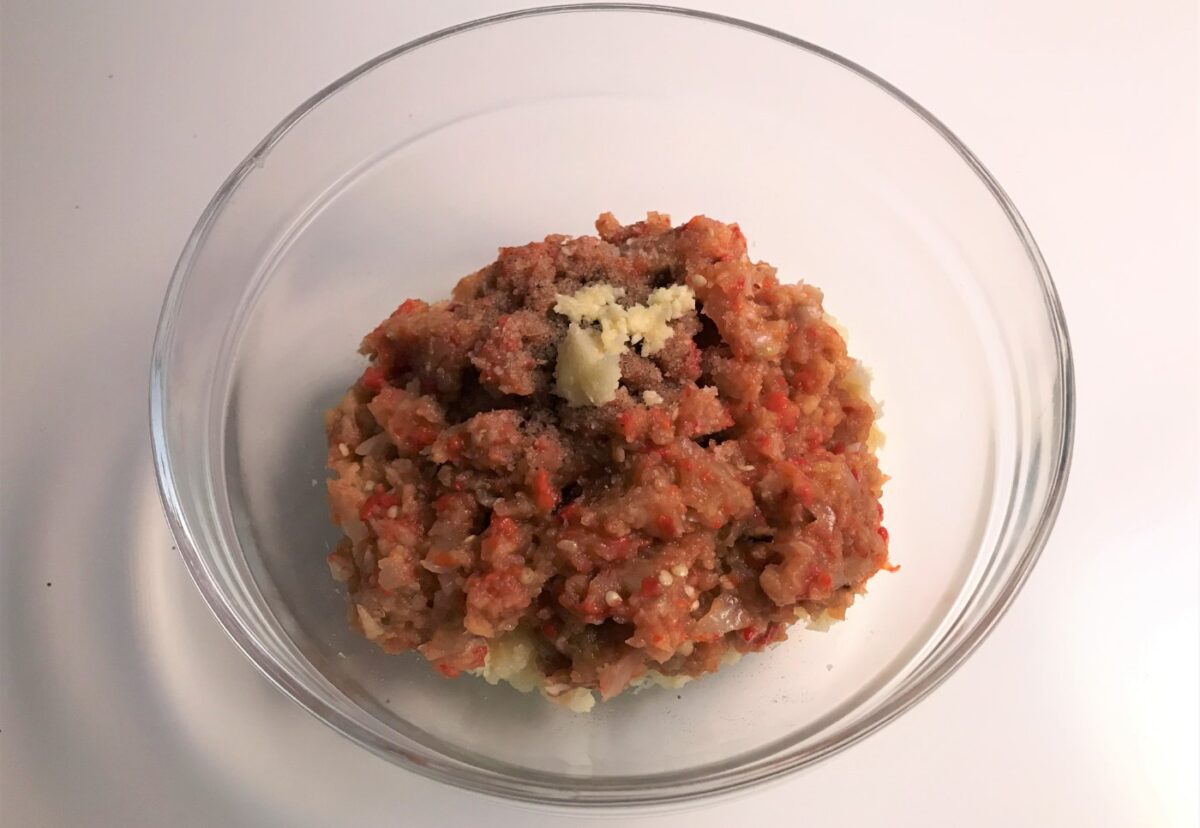Hamburguesas vegetarianas con patatas, berenjena y pimiento