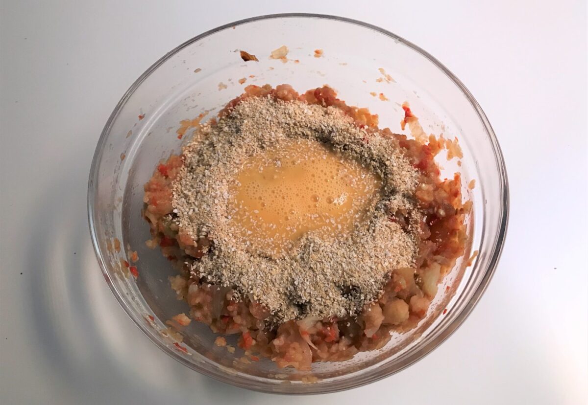 Hamburguesas vegetarianas con patatas, berenjena y pimiento