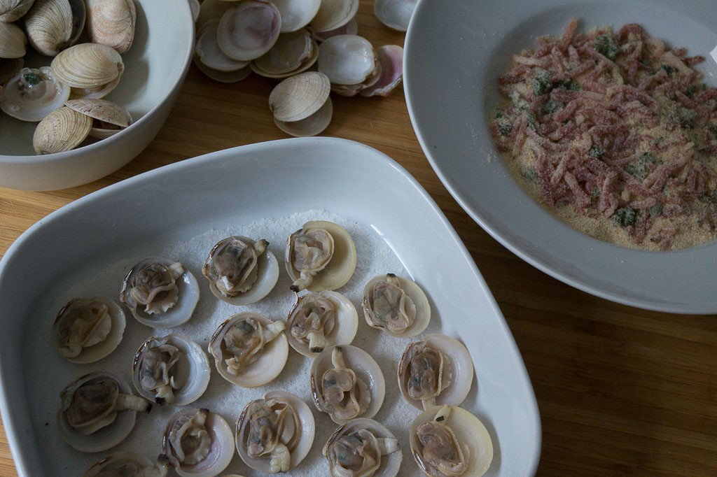 Lenguado a la madrileña con almejas. Receta de pescado fácil, rápida y muy sabrosa