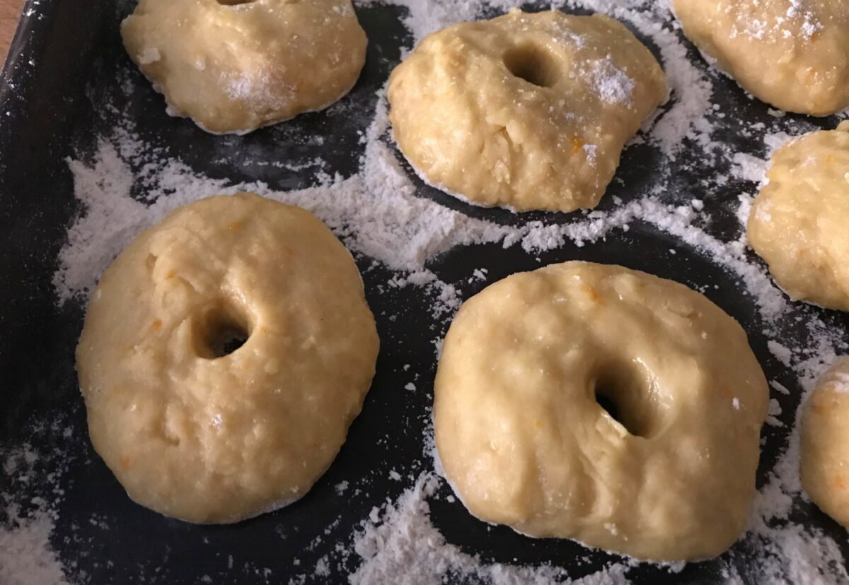 Rosquillas fritas roceñas