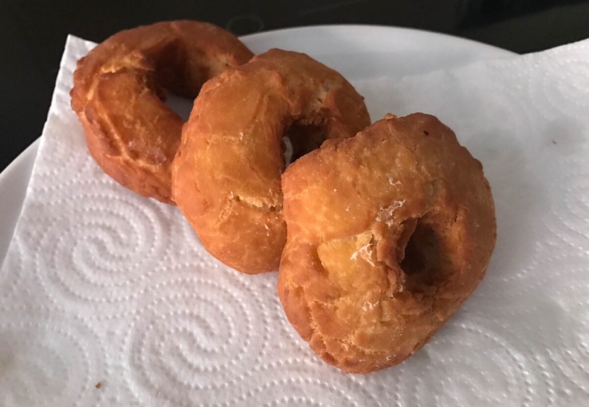 Rosquillas fritas roceñas