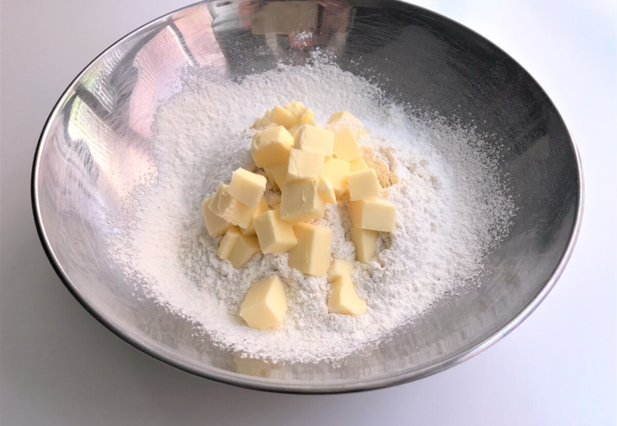 Tarta de peras al azafrán