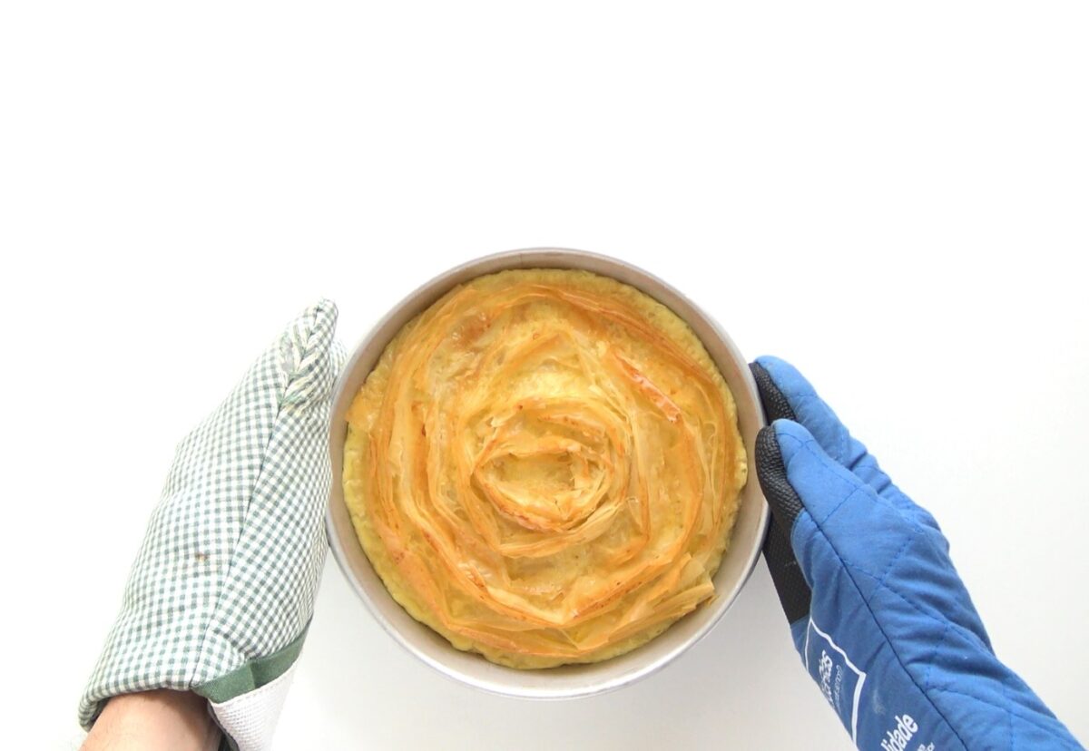 Tarta flor. Ruffled milk Pie