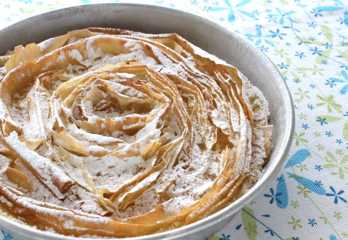 Tarta flor. Ruffled milk Pie