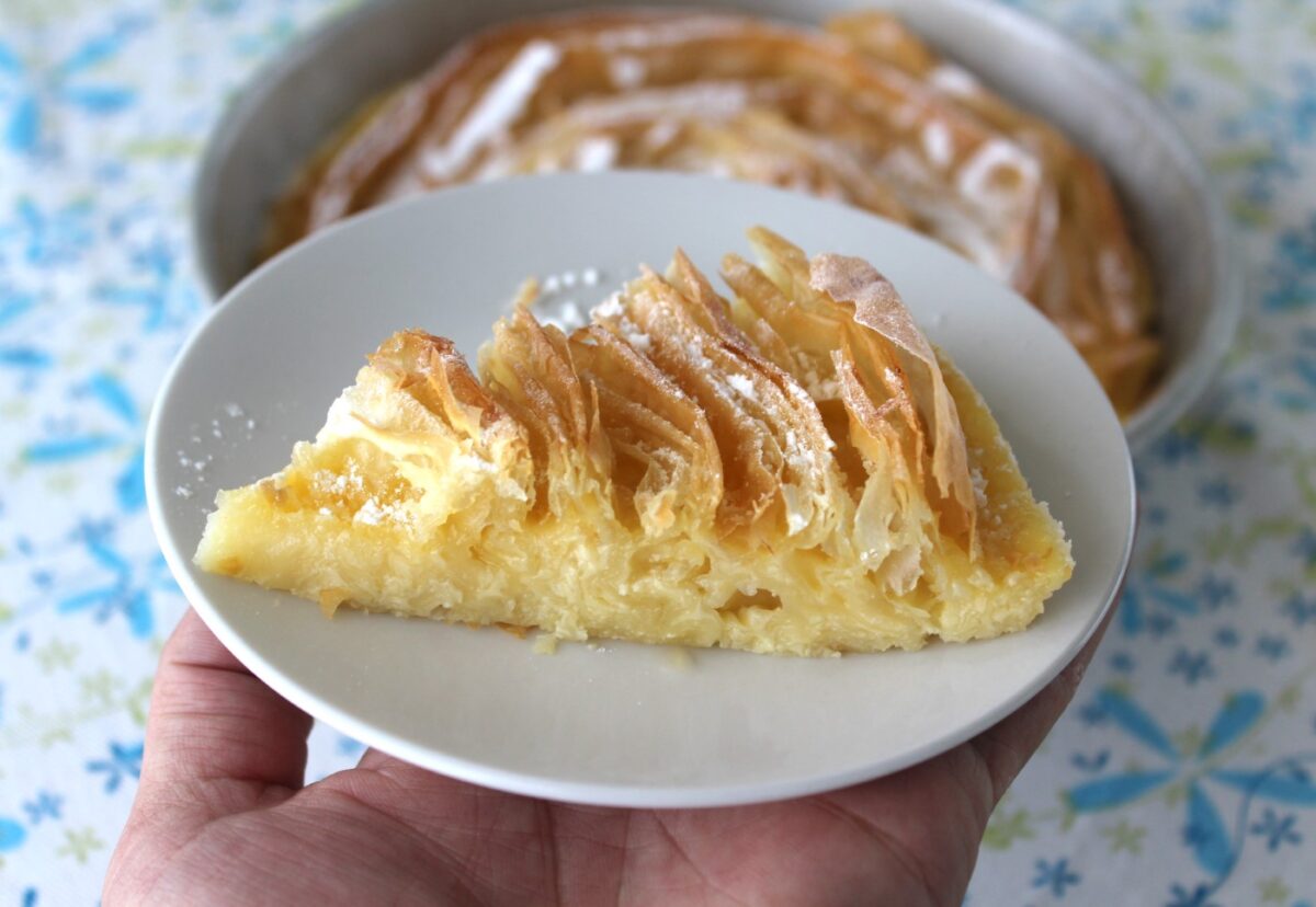Tarta flor. Ruffled milk Pie