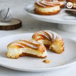Rosquillas Galos. Receta madrileña frita, rellena de crema y con azúcar glas para San Isidro