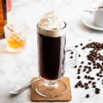 Cómo hacer un café irlandés. Receta del auténtico cóctel Irish coffee