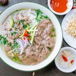 Sopa Pho de ternera o sopa de noodles vietnamita (Pho Bo)