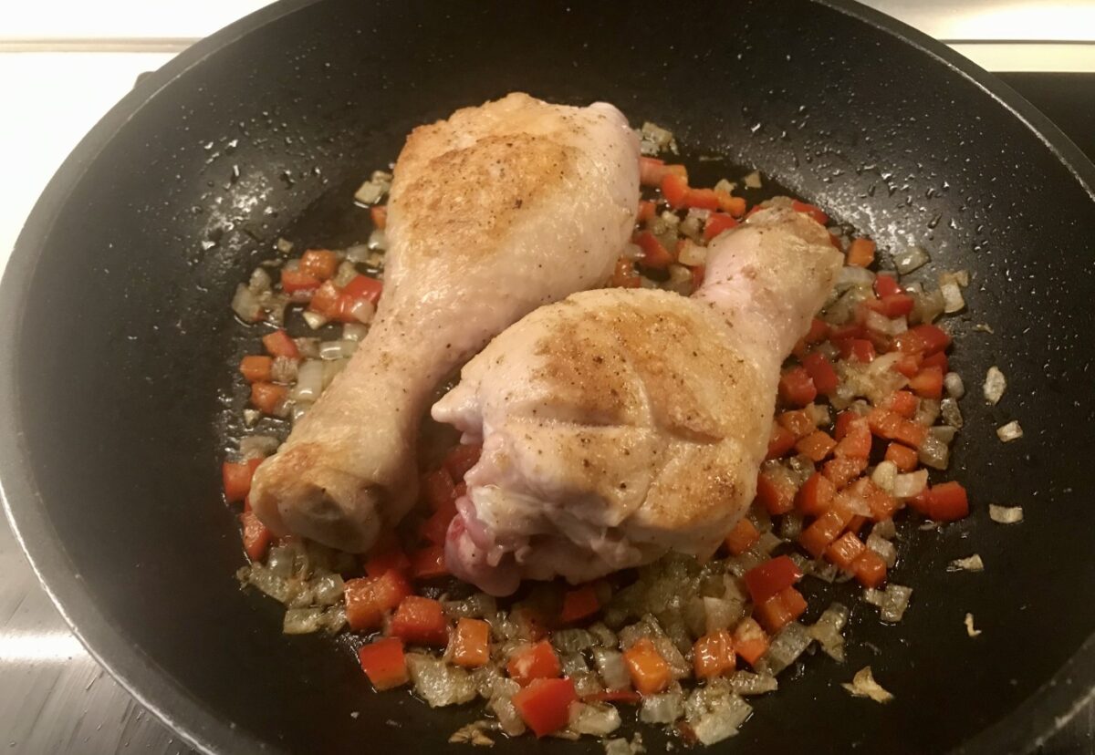 Arroz con pollo al estilo cubano