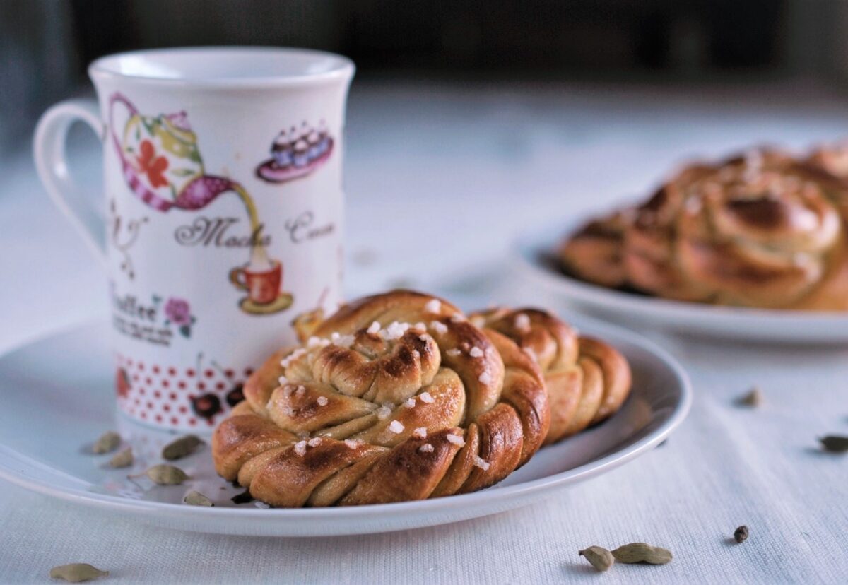 Cómo hacer bollos de cardamomo. Receta sueca tradicional