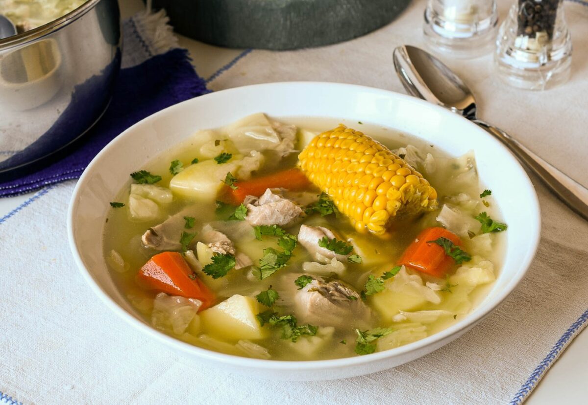 Caldo de res. Receta mexicana económica y muy nutritiva