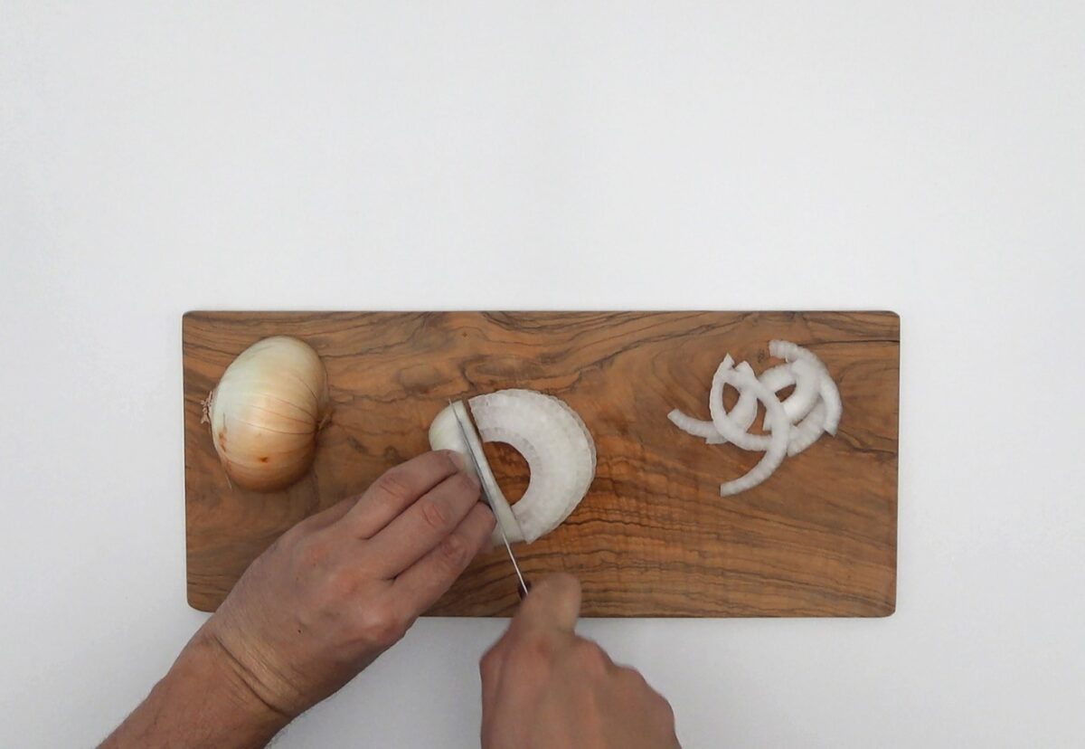 Huevos rotos con gambas o langostinos al ajillo y pulpo