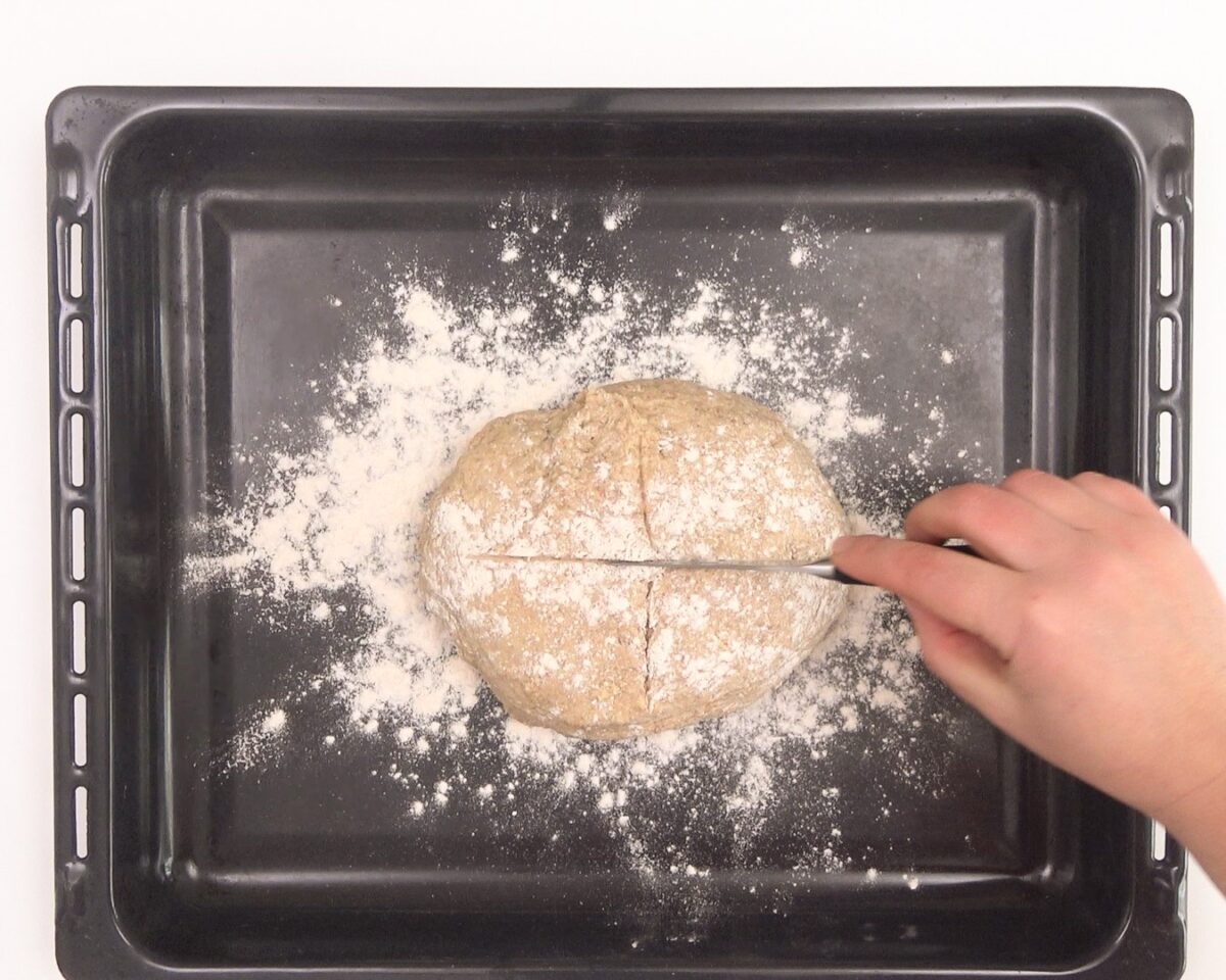 Pan de soda irlandés. El pan más rápido y fácil (sin levadura)